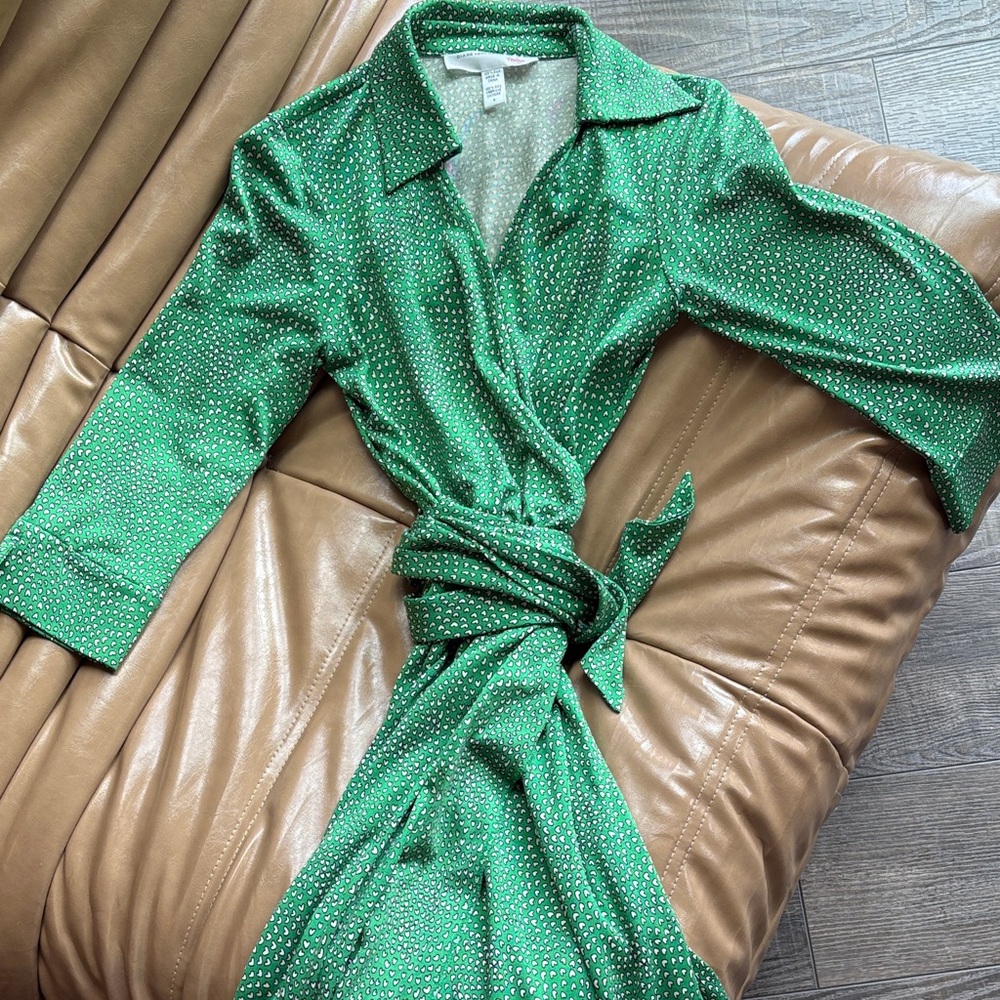 Diane Von Furstenberg dvf green little hearts Justin wrap dress 4